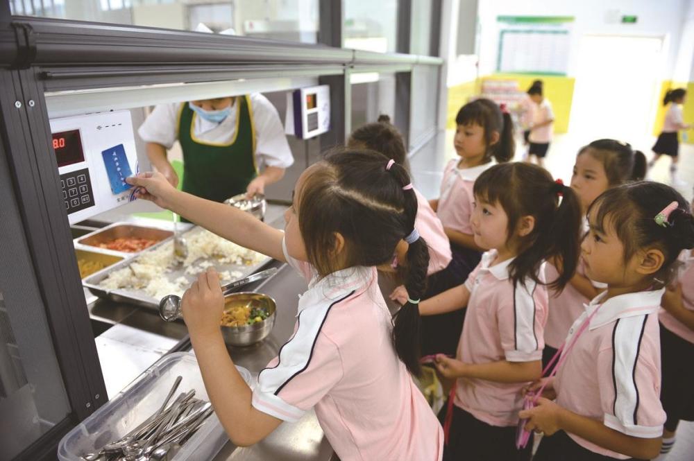 “中央廚房＋微廚房”，湖北這地區(qū)中小學的營養(yǎng)午餐，值得全國推廣！